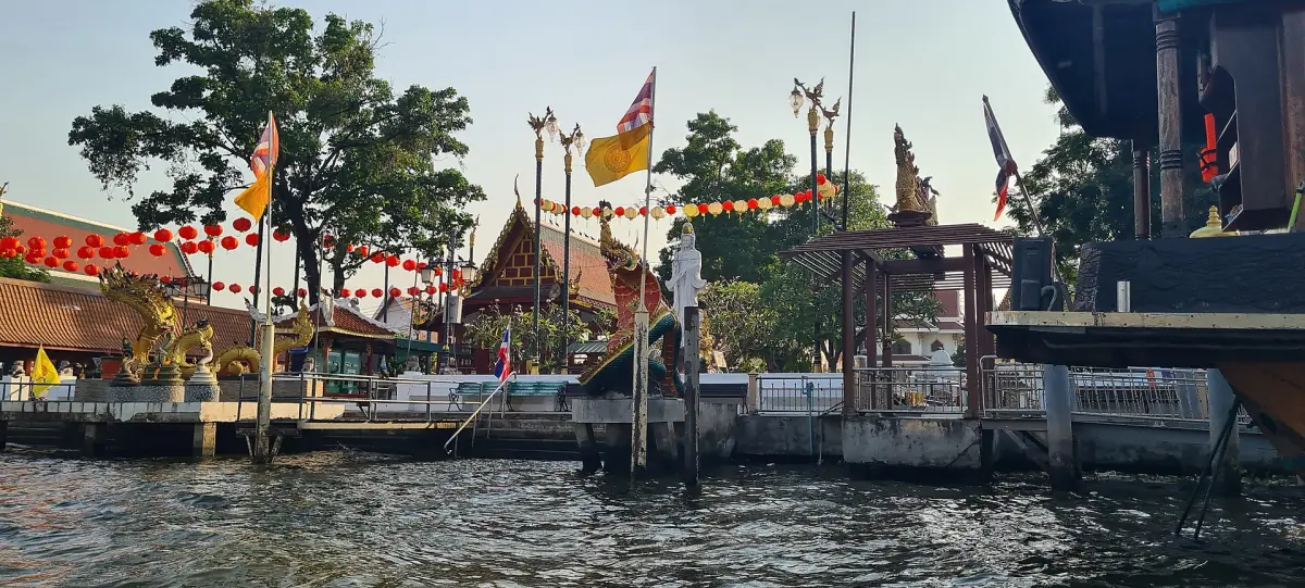 A temple on the Khlong Bangkok Noi