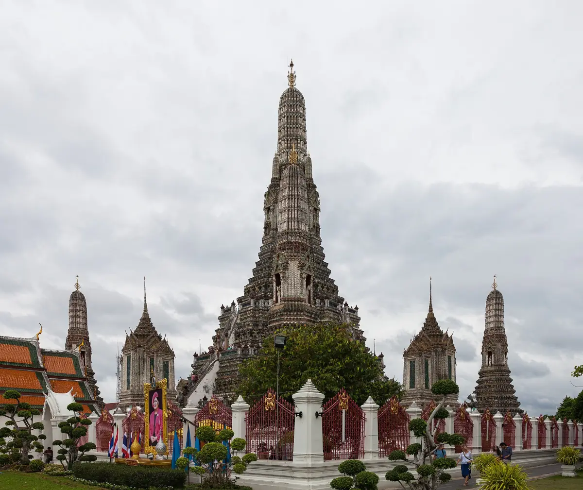 The central prang of Wat Arun with smaller prangs