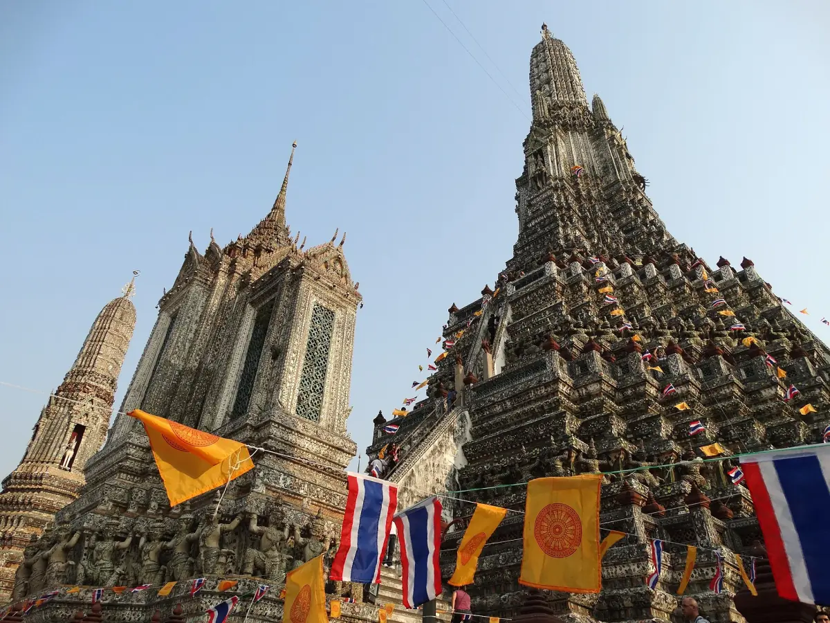 Decorated tiers of the central prang