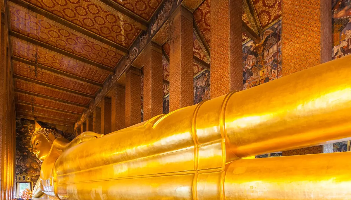 The Reclining Buddha in its hall at Wat Pho